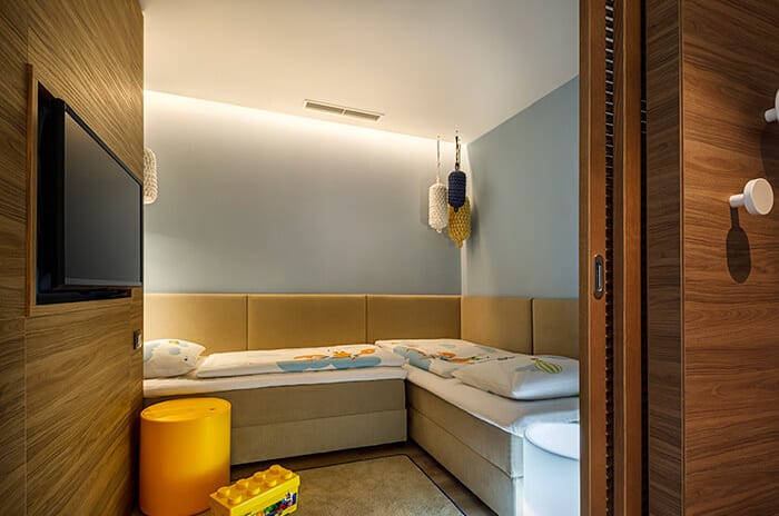 VALAMAR COLLECTION - V LEVEL SWIM UP SUPERIOR SEAVIEW FAMILY SUITE  KIDS ROOM